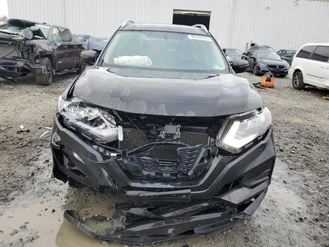  NISSAN ROGUE 2018 Czarny