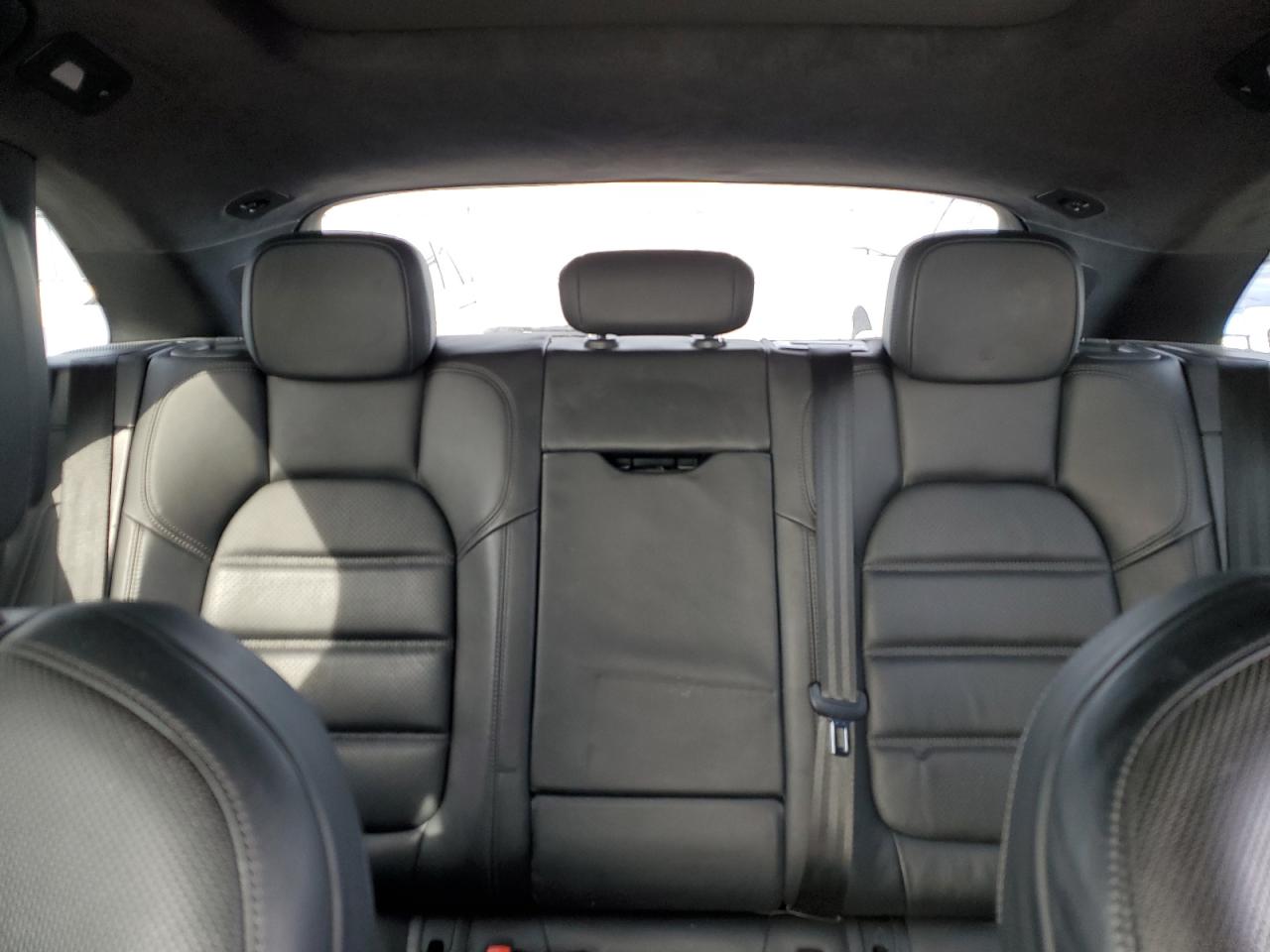 2015 Porsche Macan - Image 10