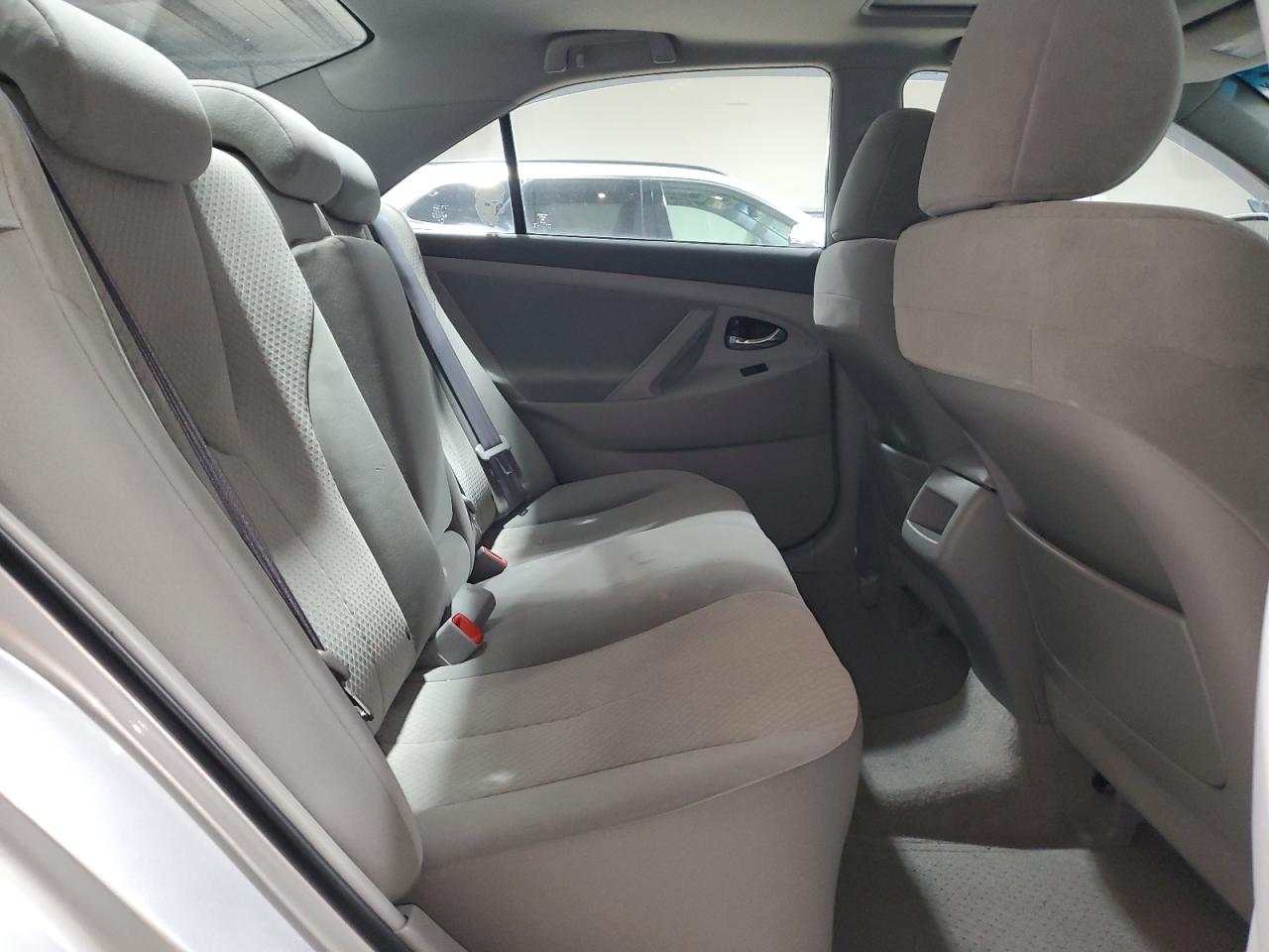 2009 Toyota Camry - Image 10