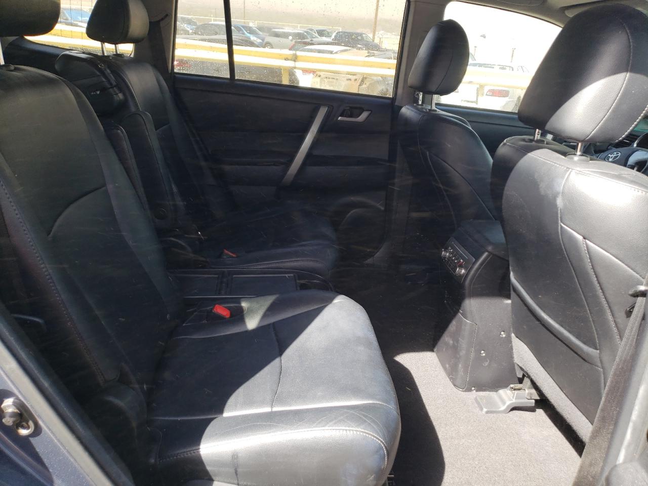 2013 Toyota Highlander - Image 11