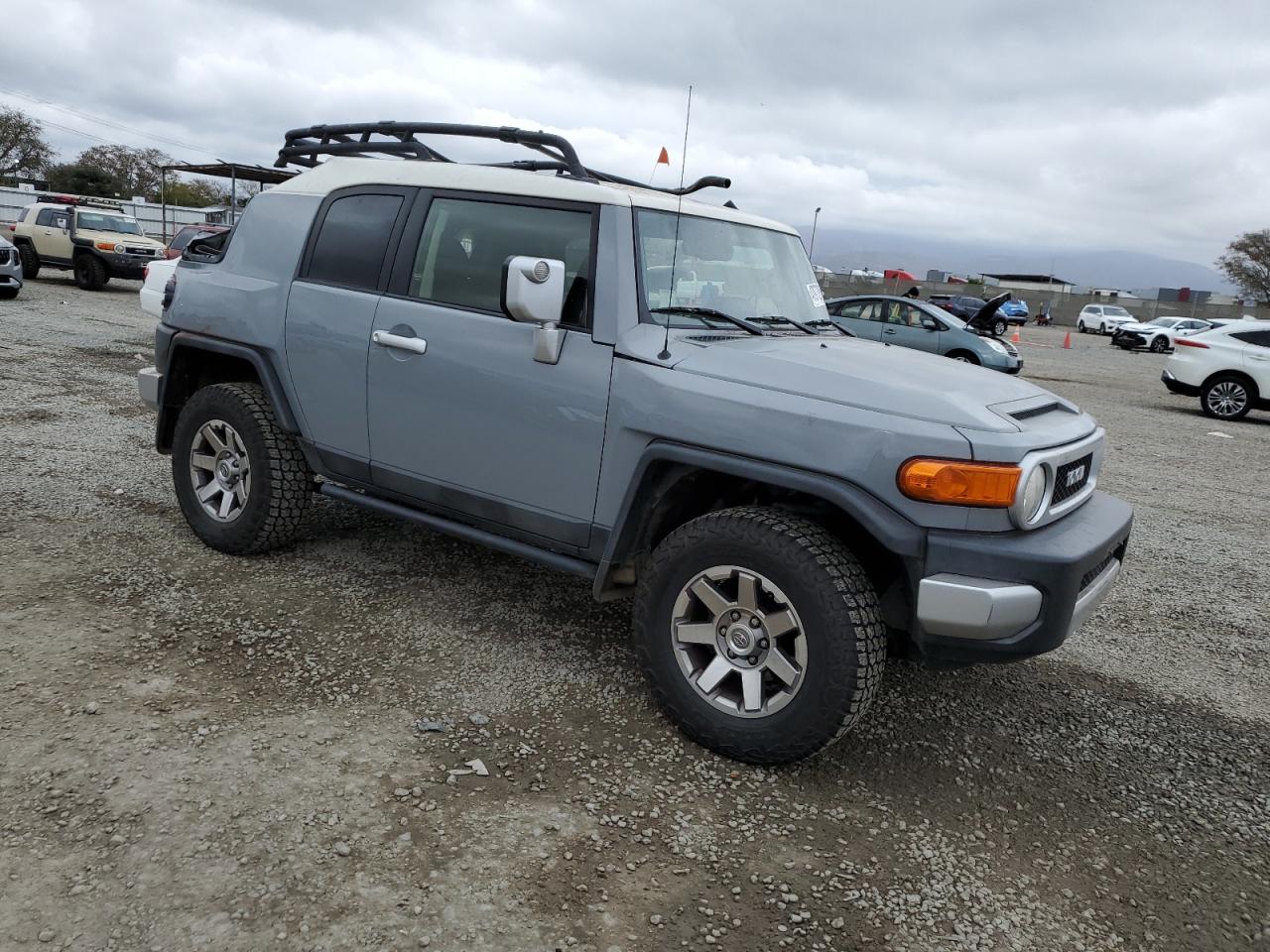 2014 Toyota FJ Cruiser - Image 4