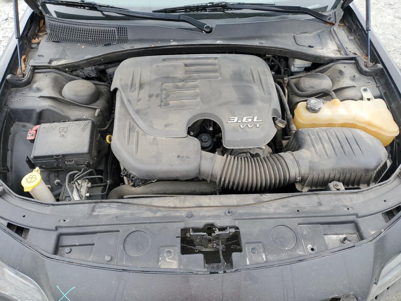 2013 Chrysler 300 - Image 11