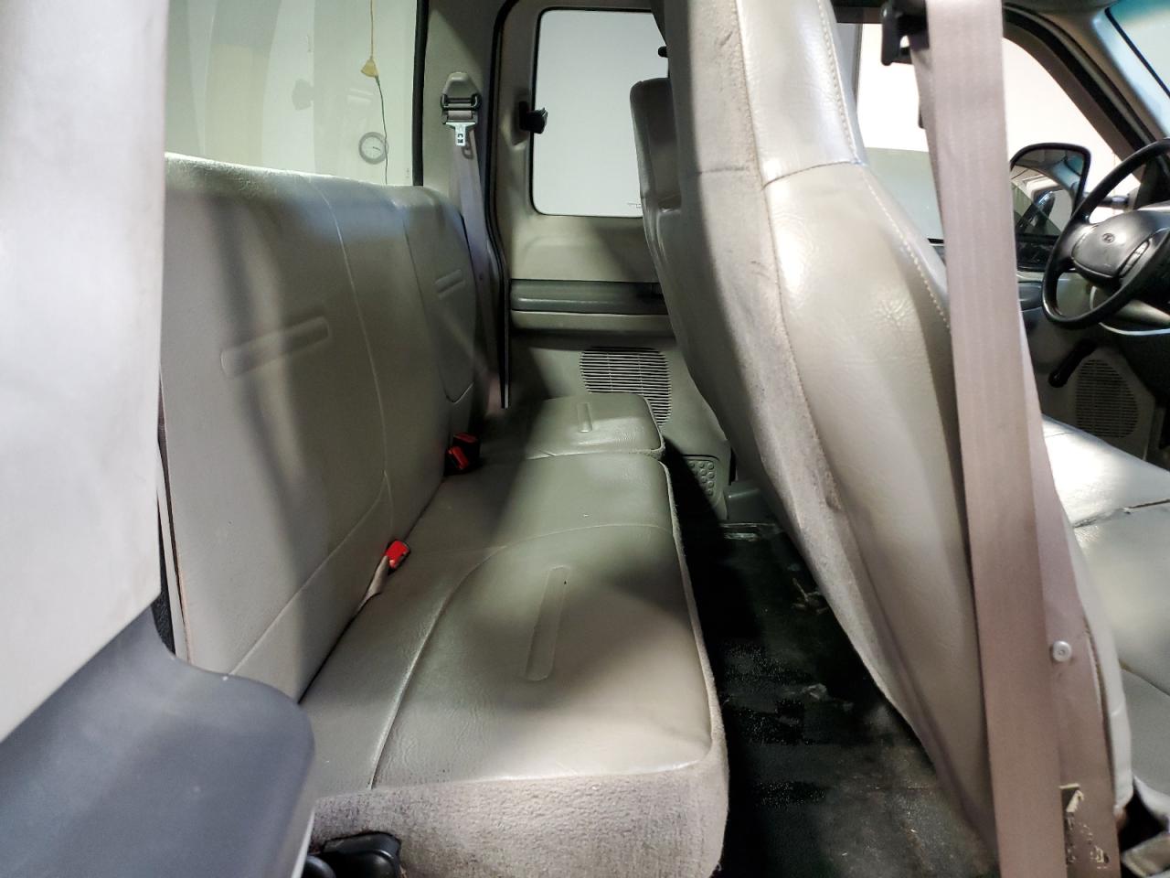 2000 Ford F250 - Image 10