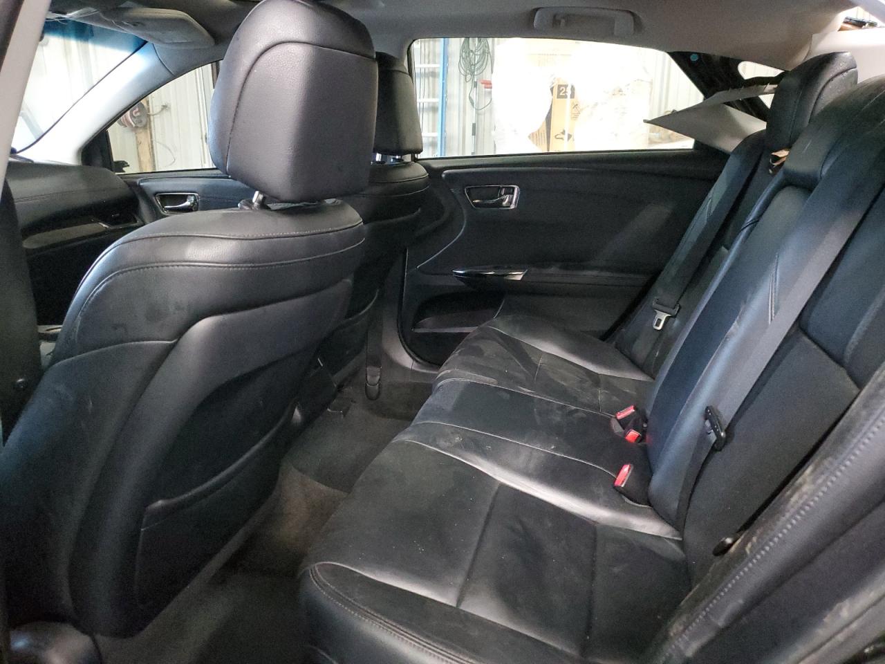 2013 Toyota Avalon - Image 10