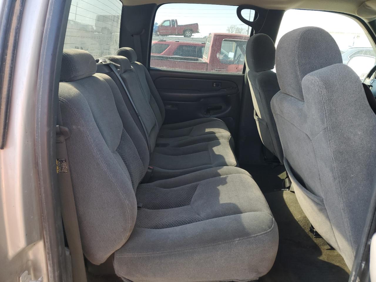 2005 Chevrolet Silverado - Image 10