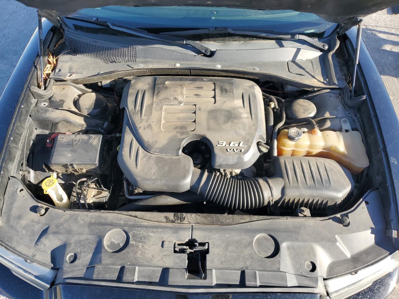 2014 Dodge Charger - Image 13