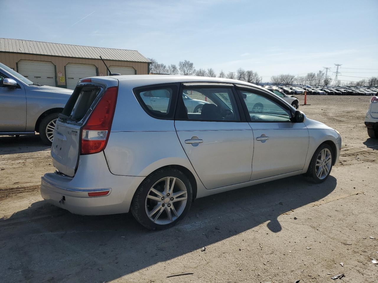 2009 Hyundai Elantra - Image 3