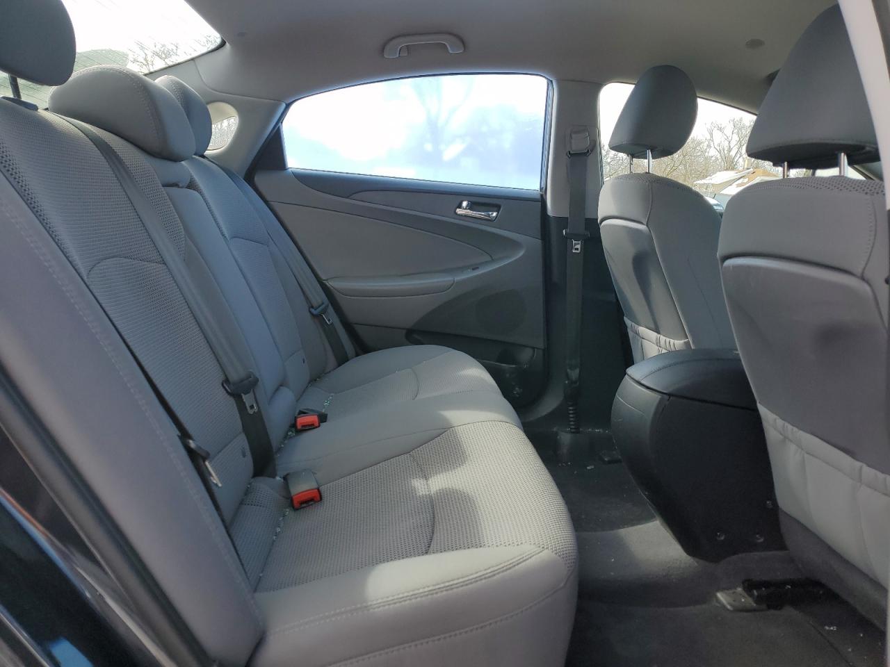 2013 Hyundai Sonata - Image 10