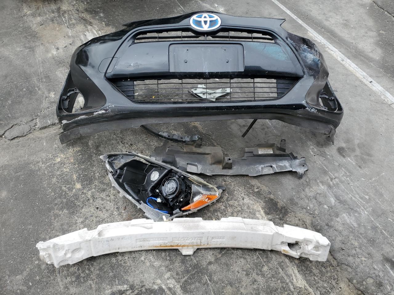 2015 Toyota Prius - Image 12