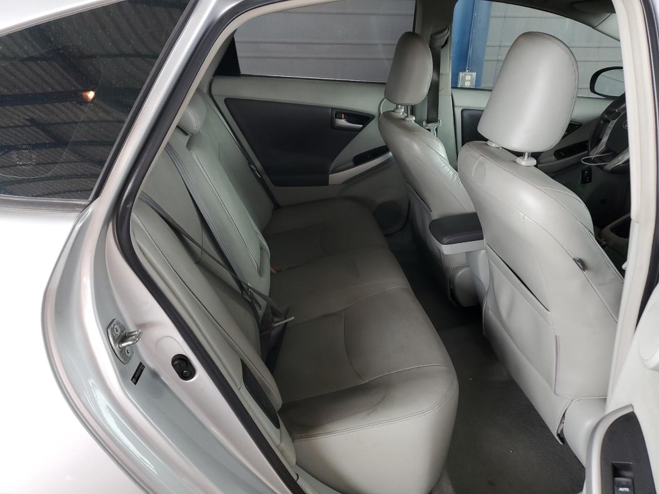 2011 Toyota Prius - Image 10
