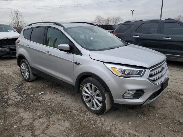  FORD ESCAPE 2019 Srebrny
