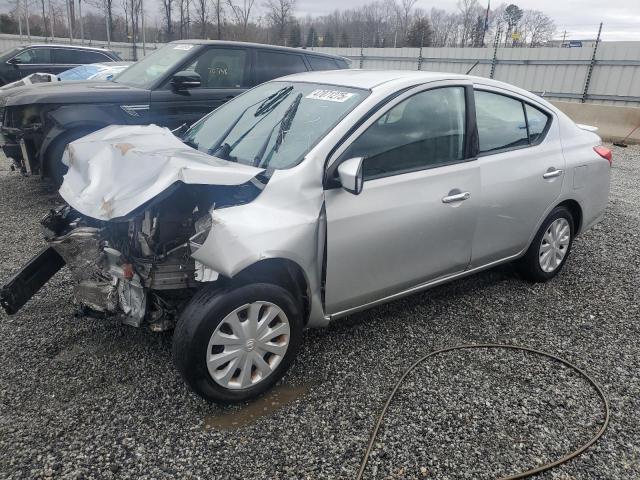  NISSAN VERSA 2017 Srebrny