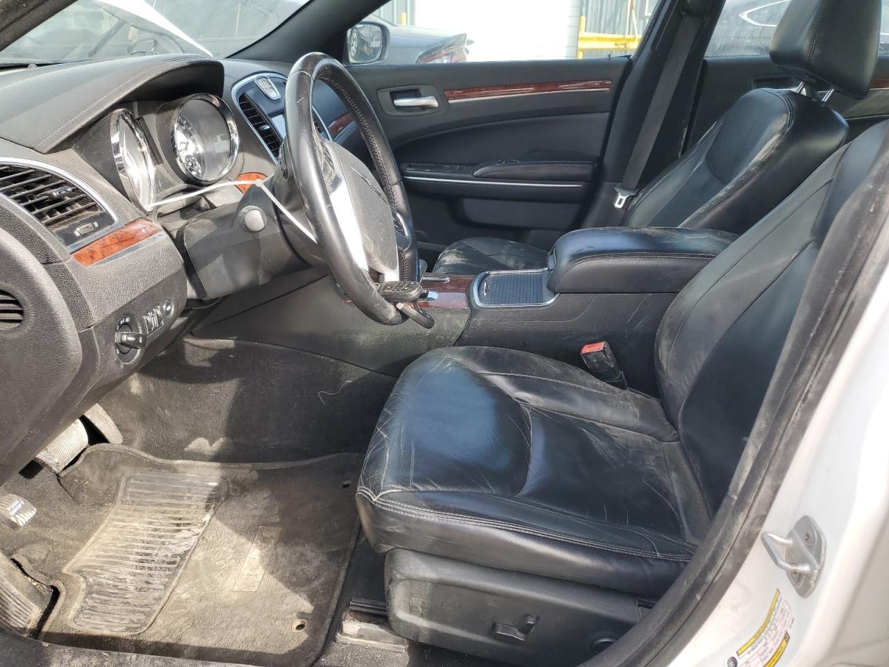 2012 Chrysler 300 - Image 7