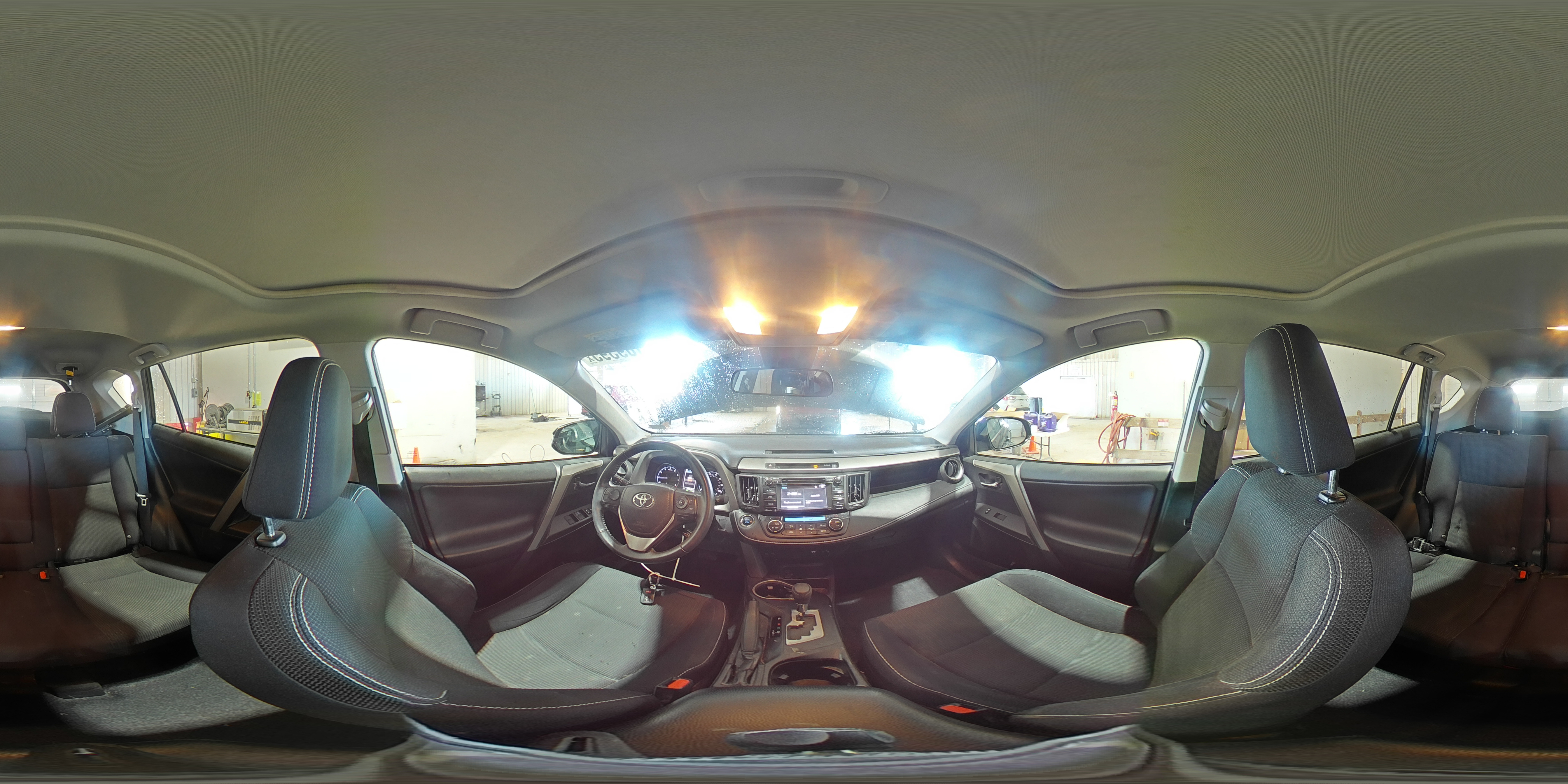 2018 Toyota RAV 4 - Image 15