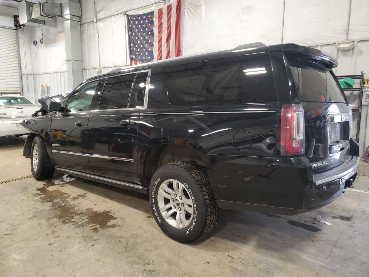 2016 GMC Yukon - Image 2