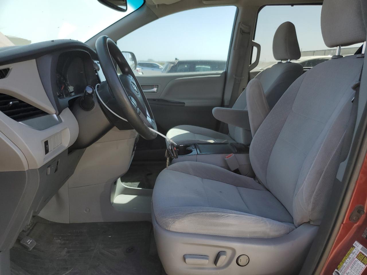 2015 Toyota Sienna - Image 7