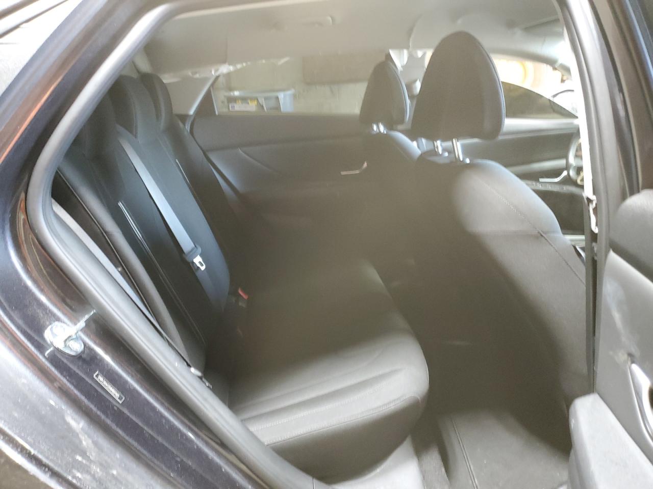 2021 Hyundai Elantra - Image 11