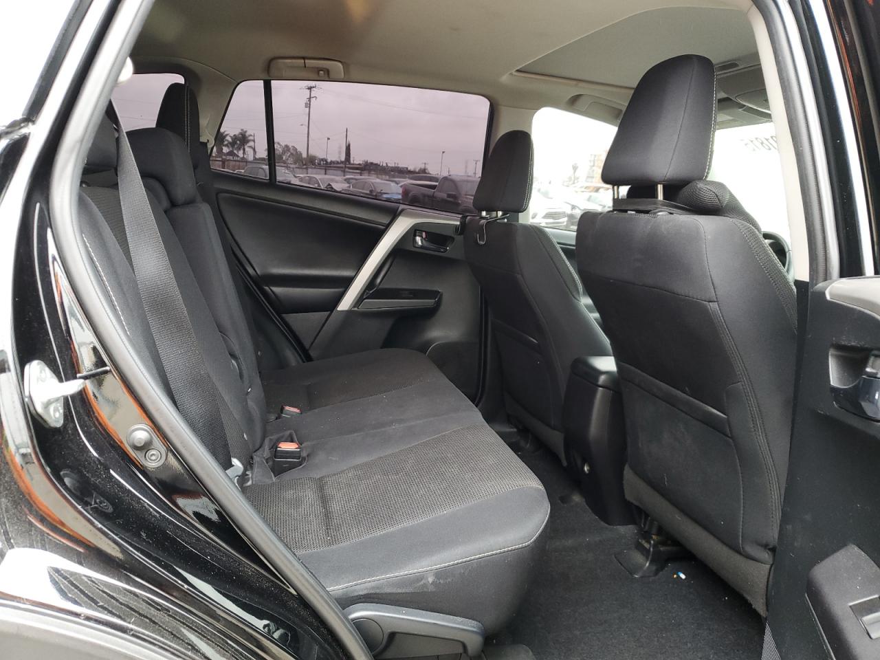 2018 Toyota RAV 4 - Image 12
