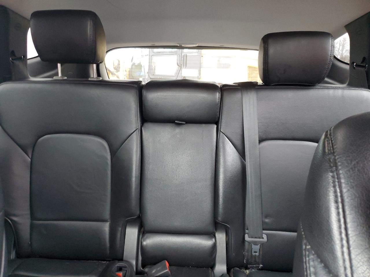 2017 Hyundai Santa Fe - Image 10