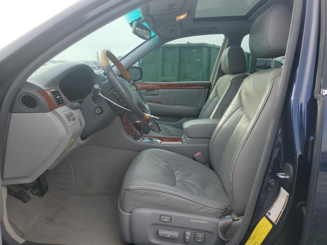 2005 Lexus LS - Image 7