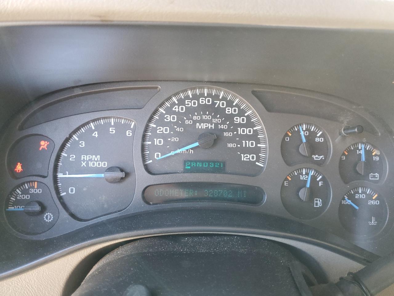 2004 Chevrolet Silverado - Image 9