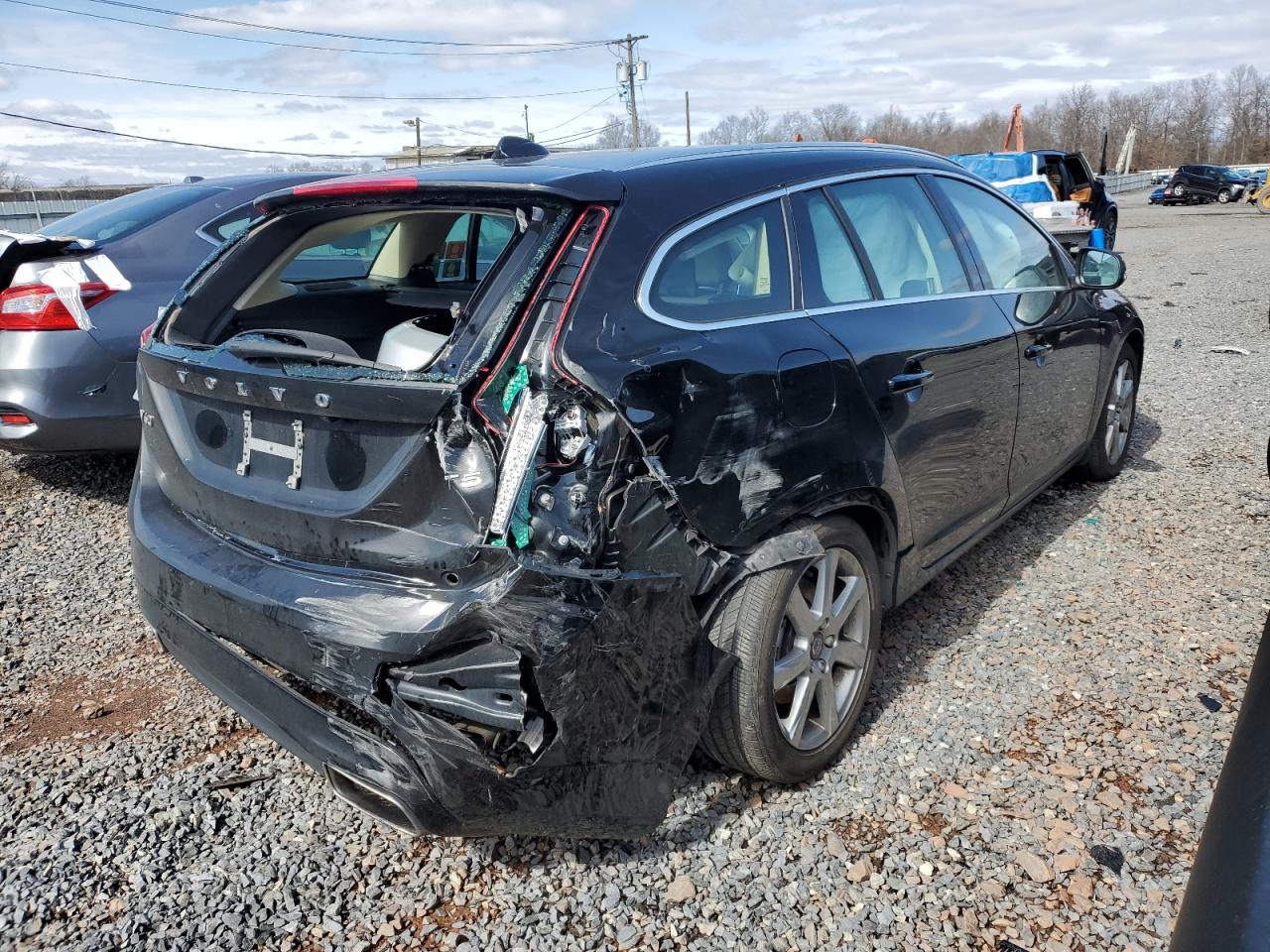 2017 Volvo V60 - Image 3