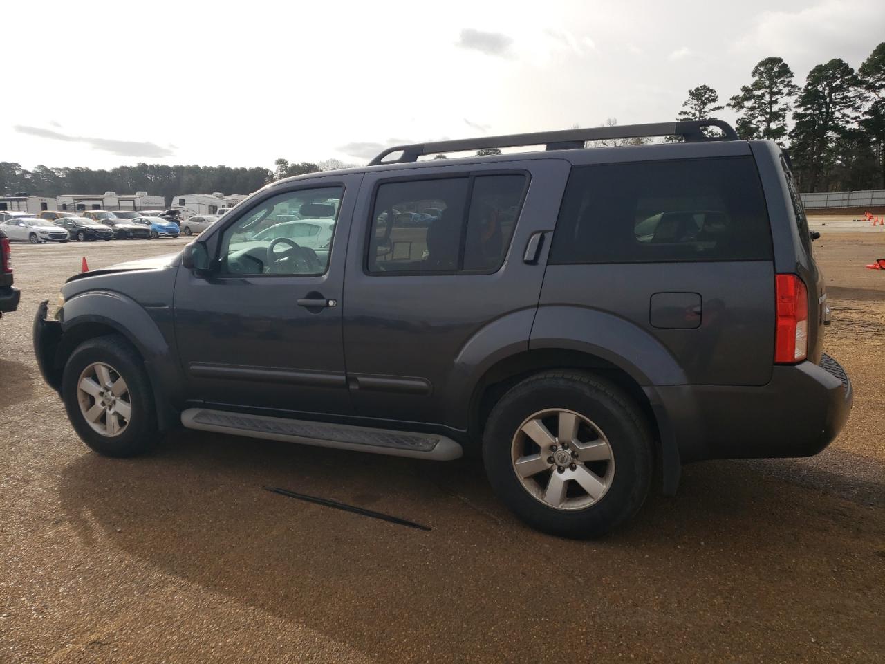 2012 Nissan Pathfinder - Image 2