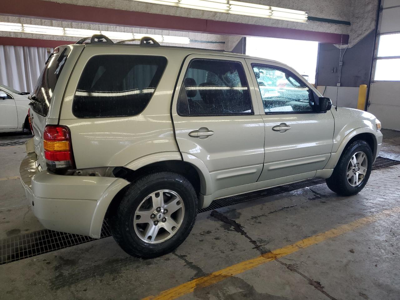2005 Ford Escape - Image 3