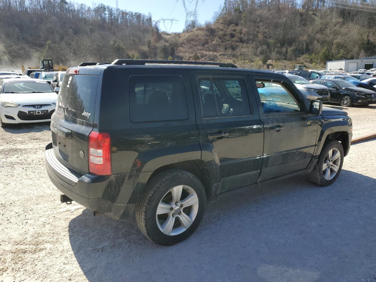 2017 Jeep Liberty (Patriot) - Image 3