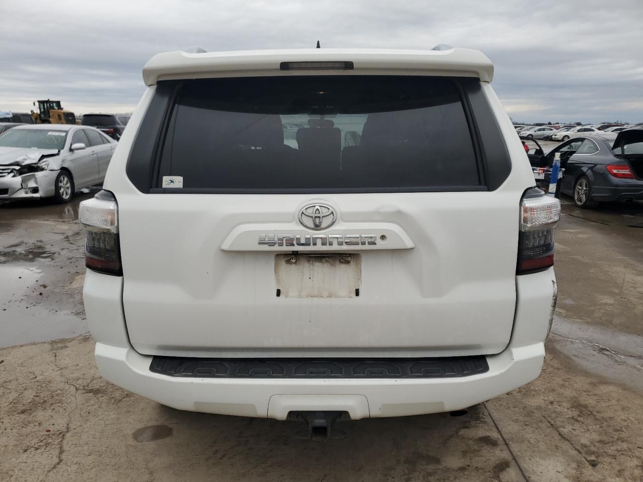 2015 Toyota 4Runner - Image 6