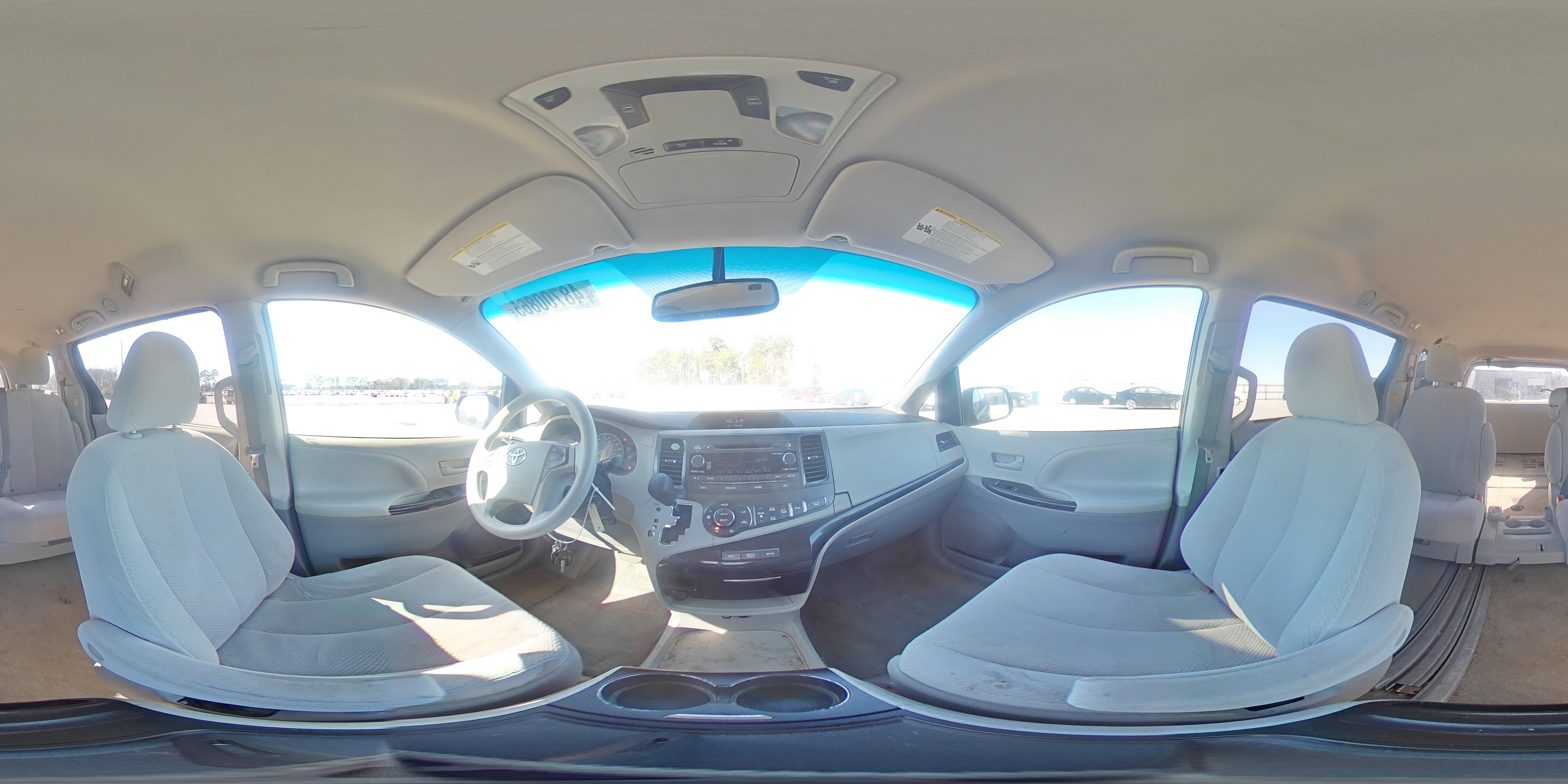 2013 Toyota Sienna - Image 14