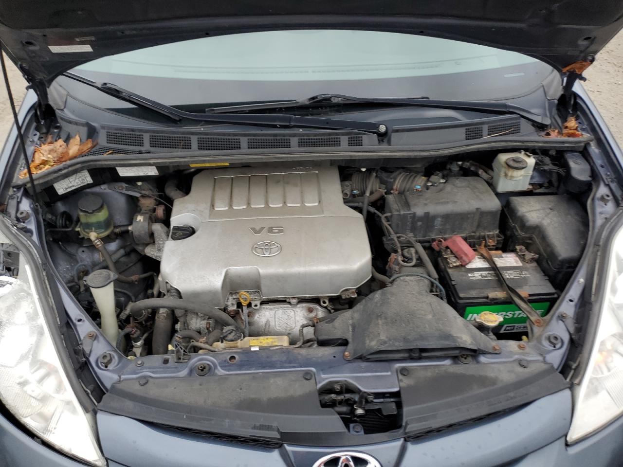 2010 Toyota Sienna - Image 12