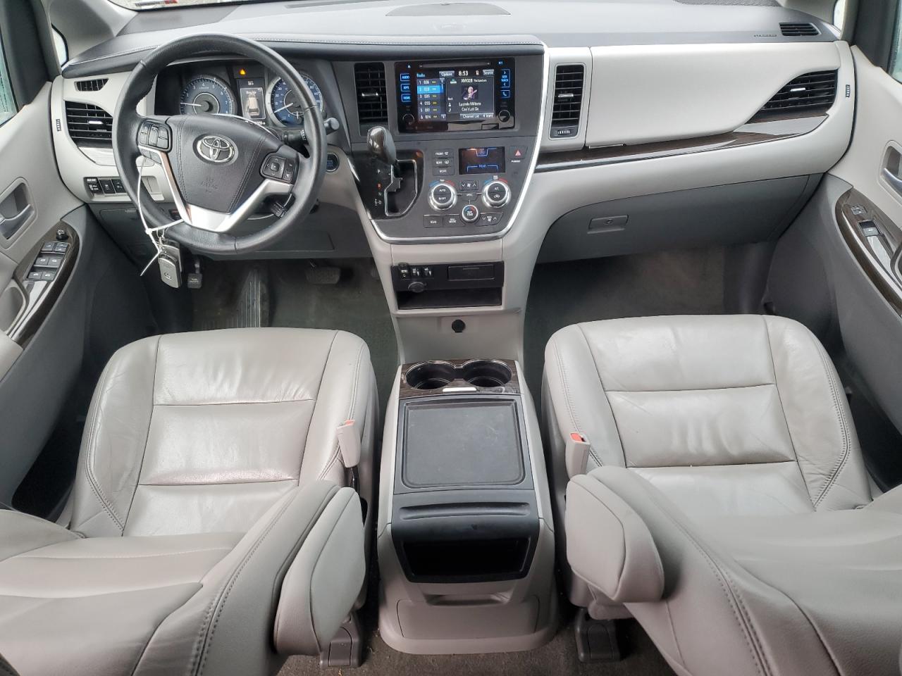 2017 Toyota Sienna - Image 8