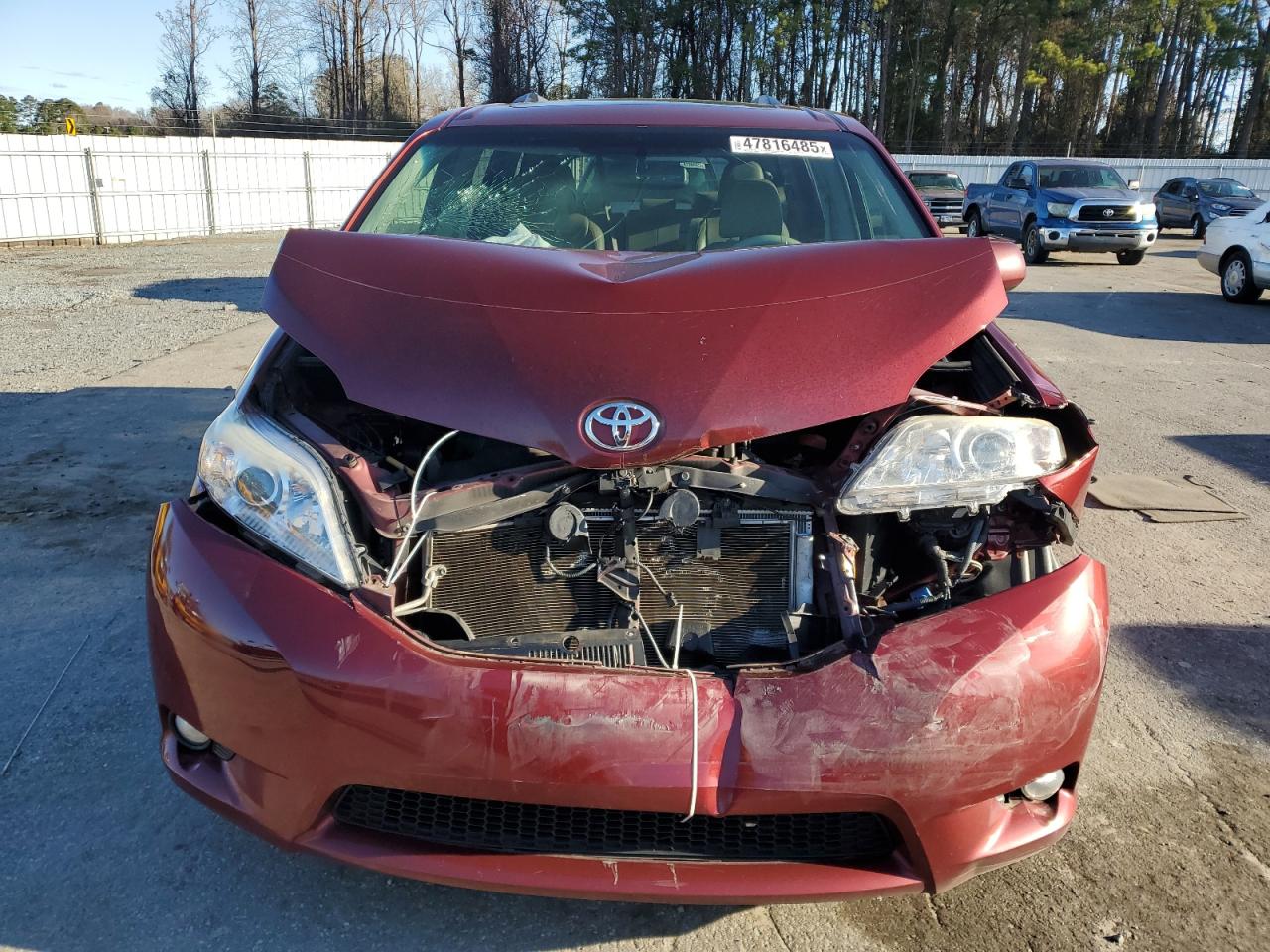 2014 Toyota Sienna - Image 5