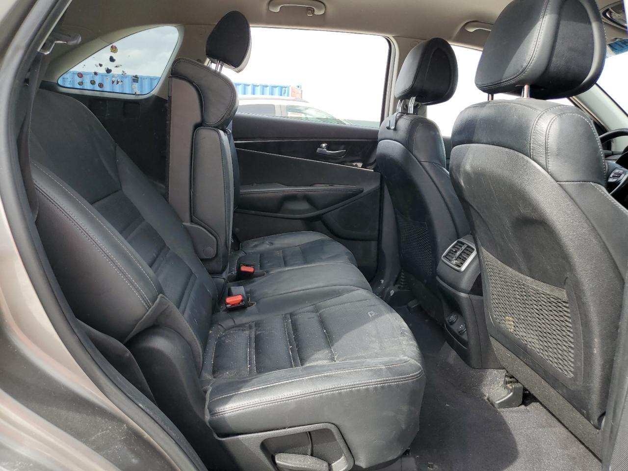 2016 Kia Sorento - Image 11