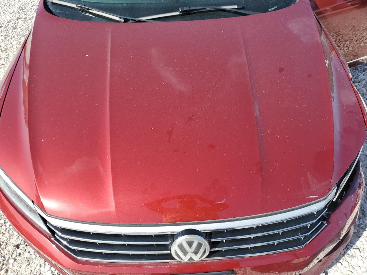 2017 Volkswagen Passat - Image 11