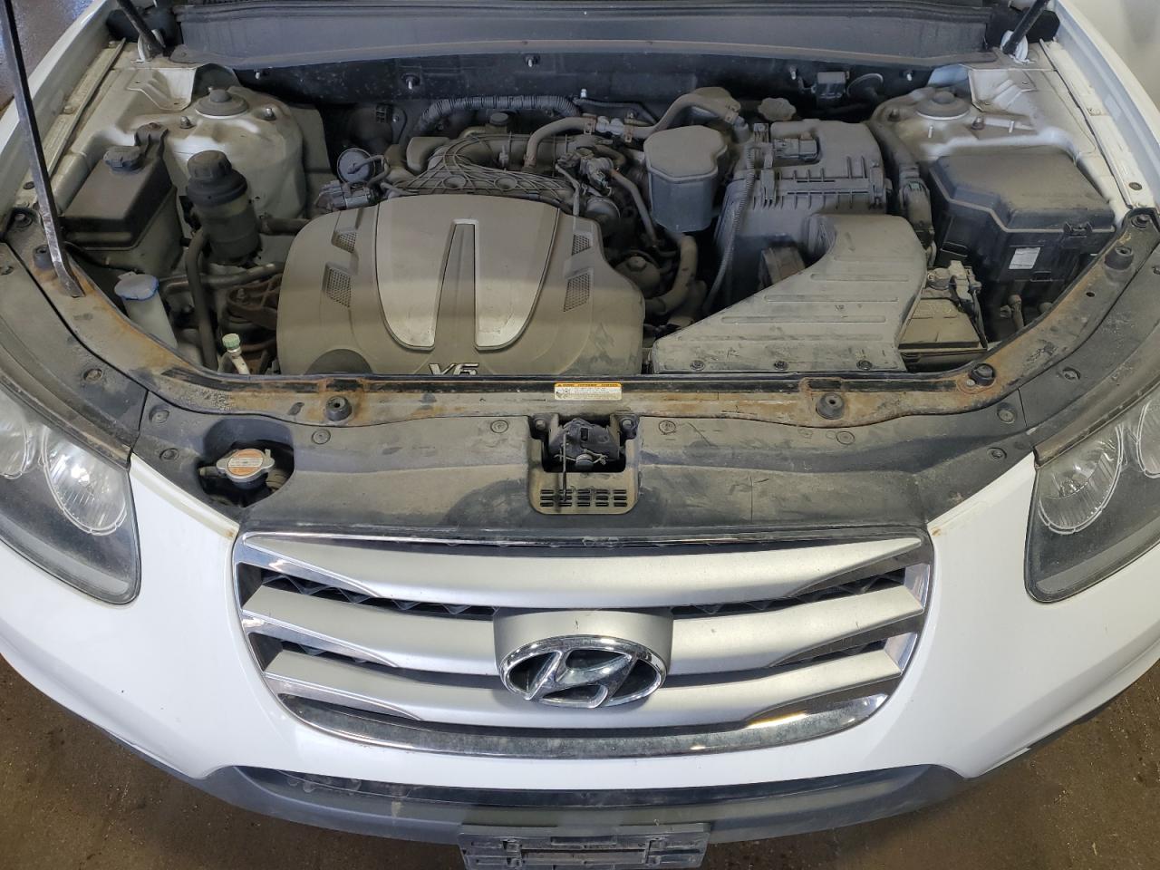 2012 Hyundai Santa Fe - Image 11