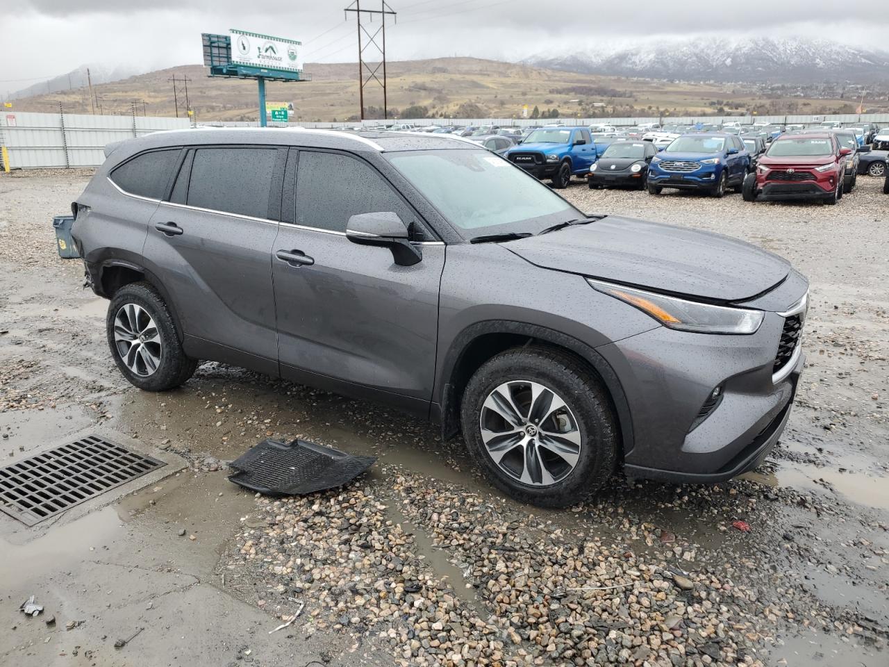 2022 Toyota Highlander - Image 4