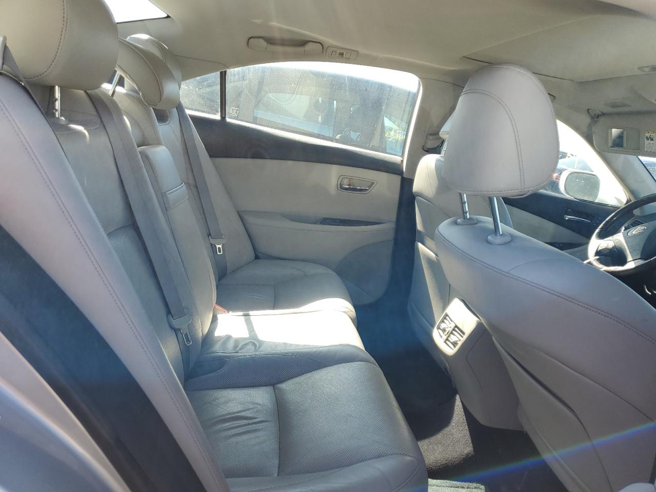 2011 Lexus ES - Image 10