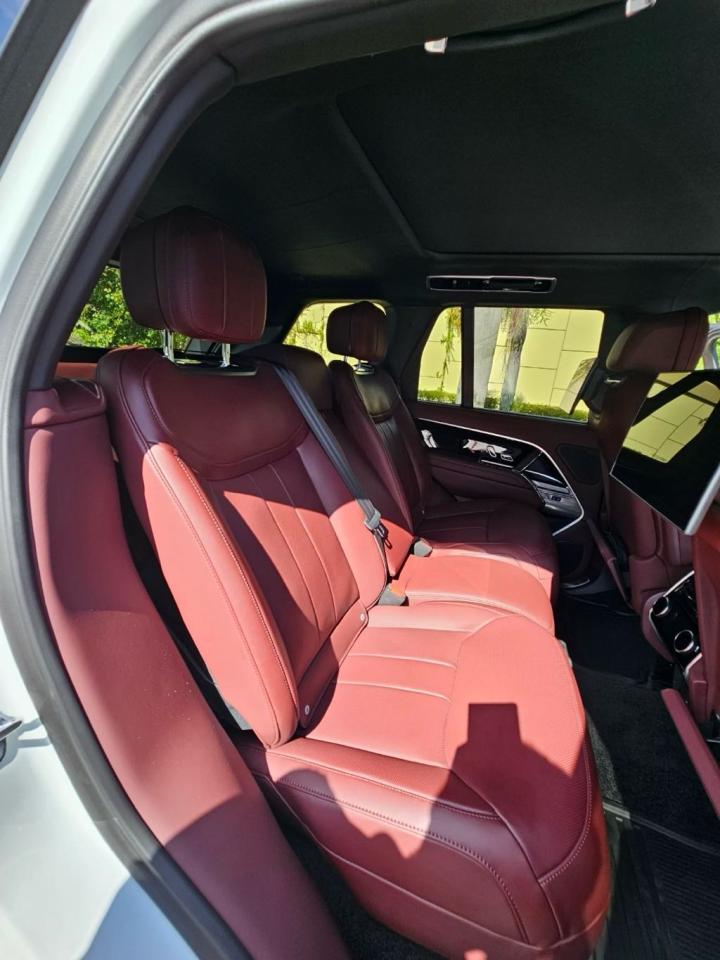 2023 Land Rover Range Rover - Image 21
