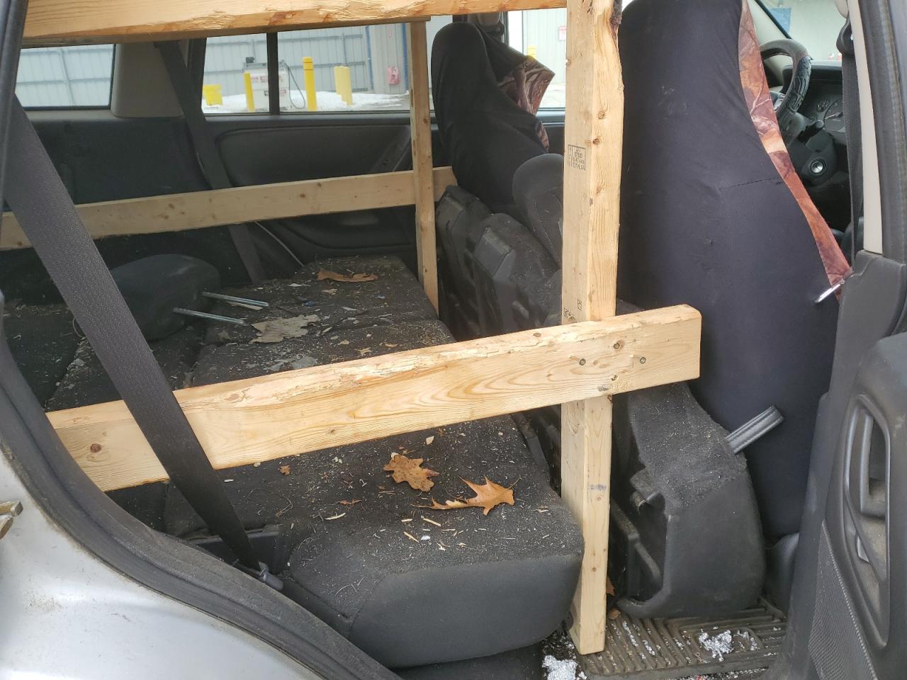 2004 Jeep Grand Cherokee - Image 11