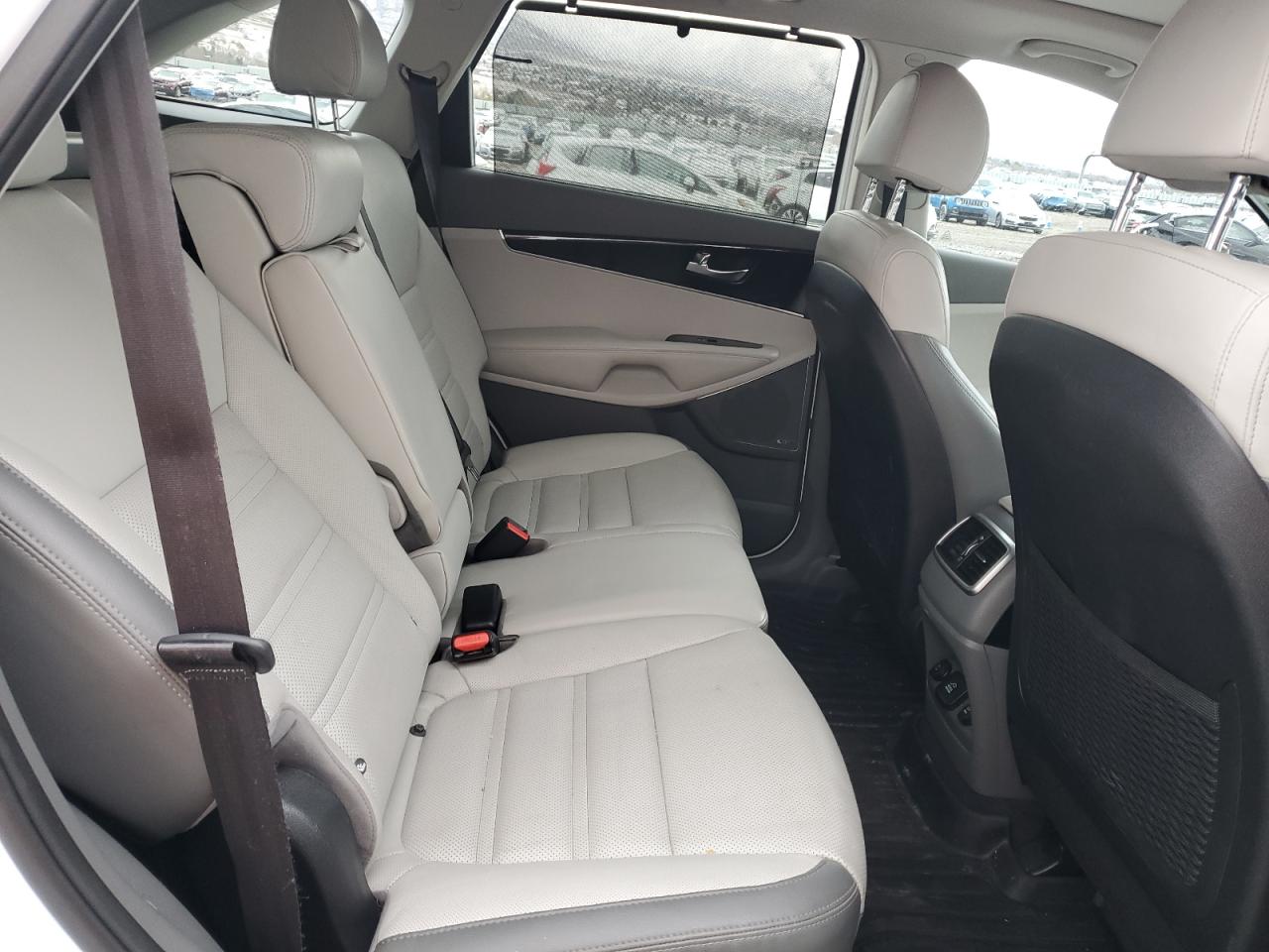 2018 Kia Sorento - Image 11