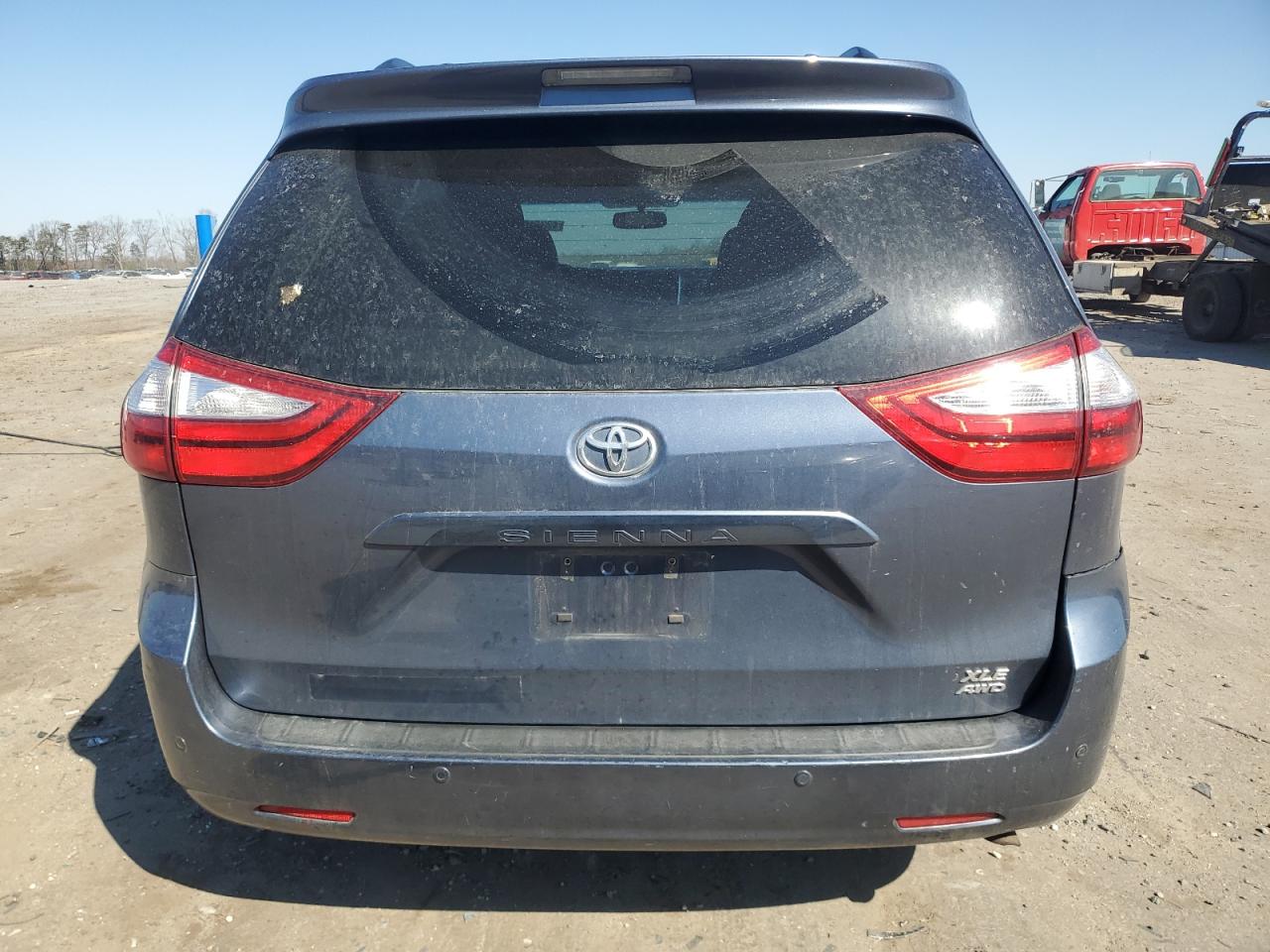 2017 Toyota Sienna - Image 6