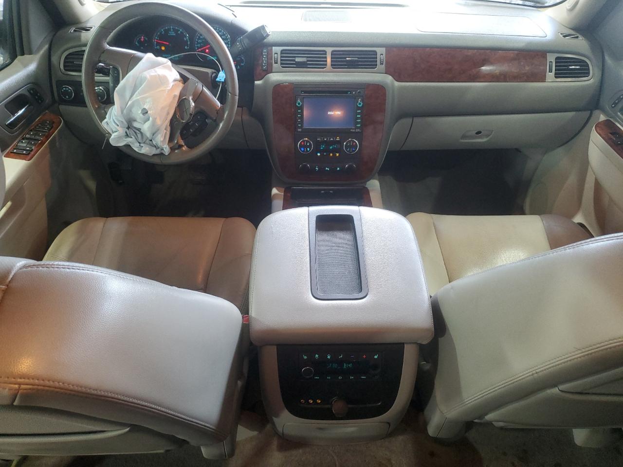 2011 Chevrolet Suburban - Image 8