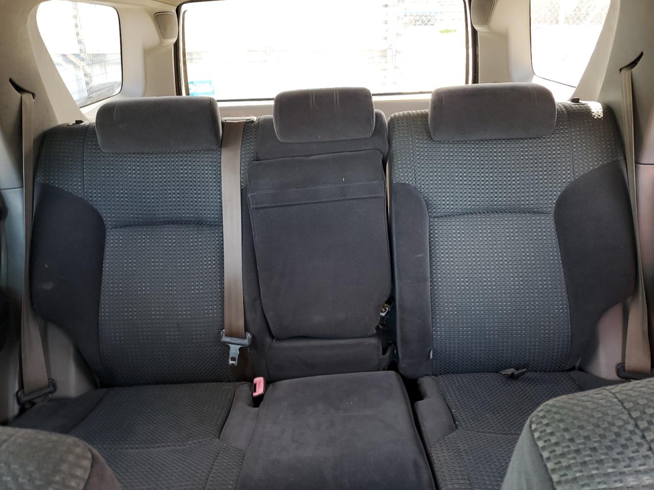2004 Toyota 4Runner - Image 10