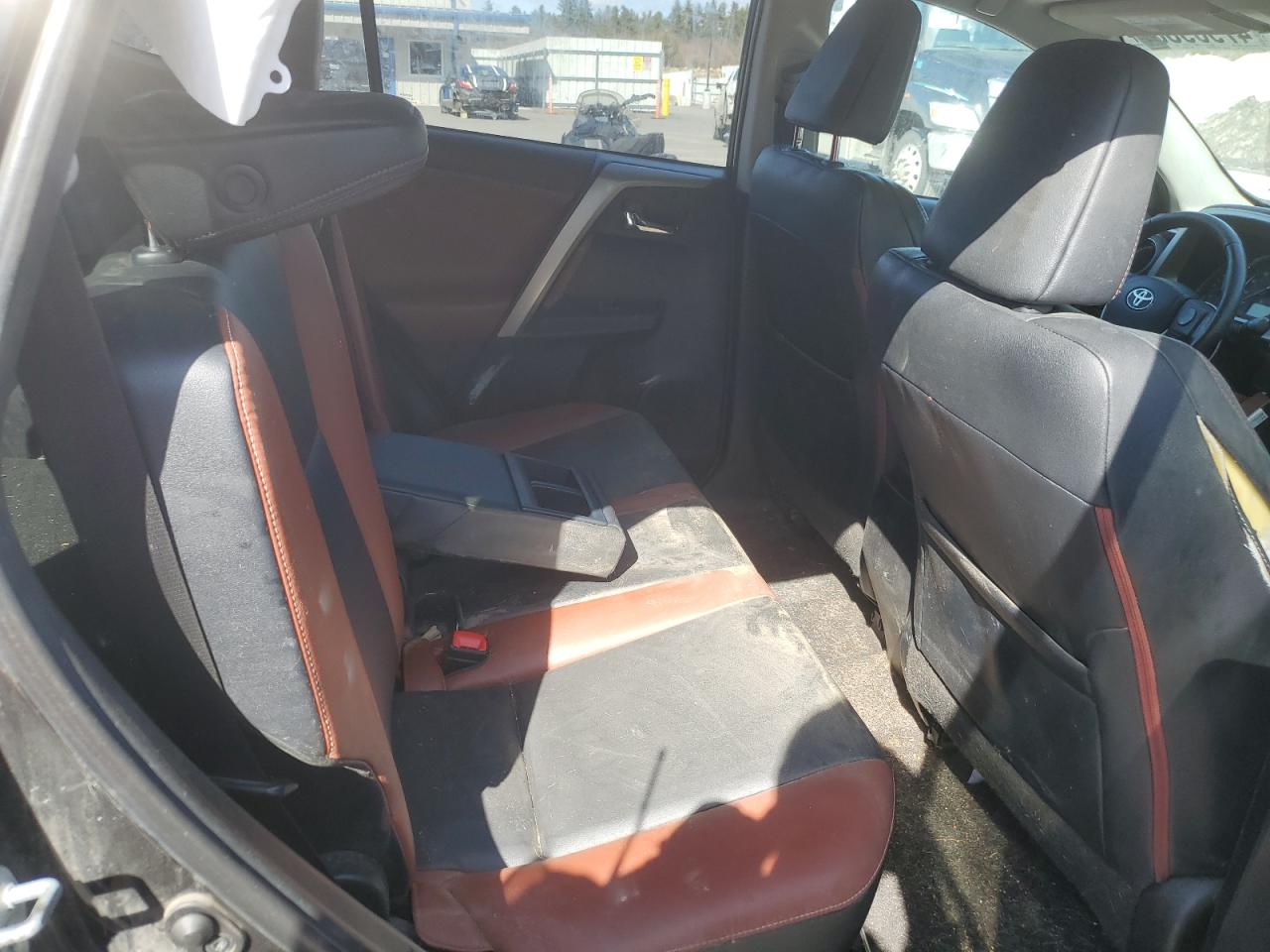 2015 Toyota RAV 4 - Image 12
