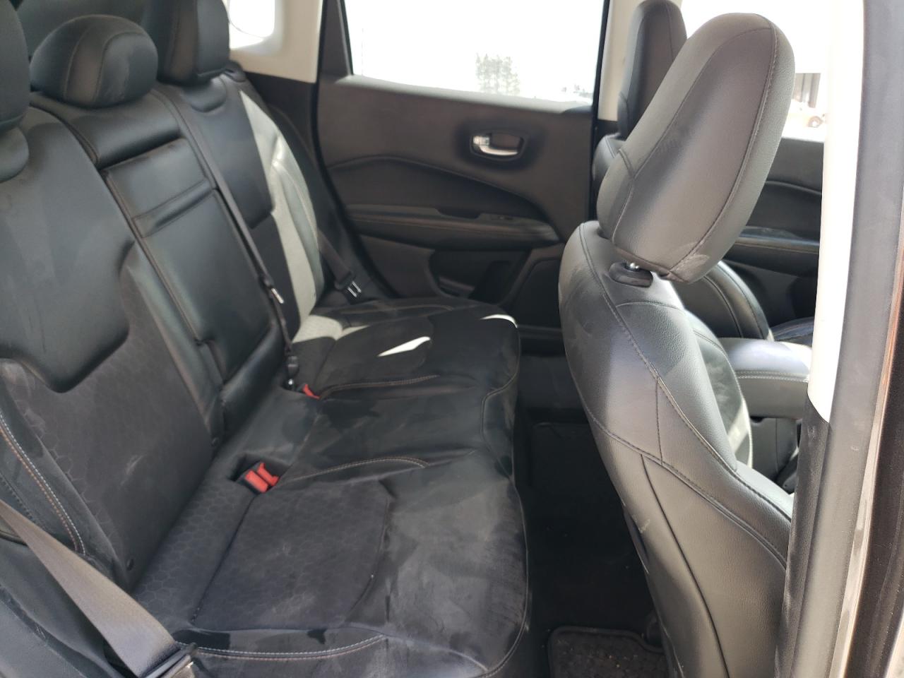 2018 Jeep Compass - Image 11