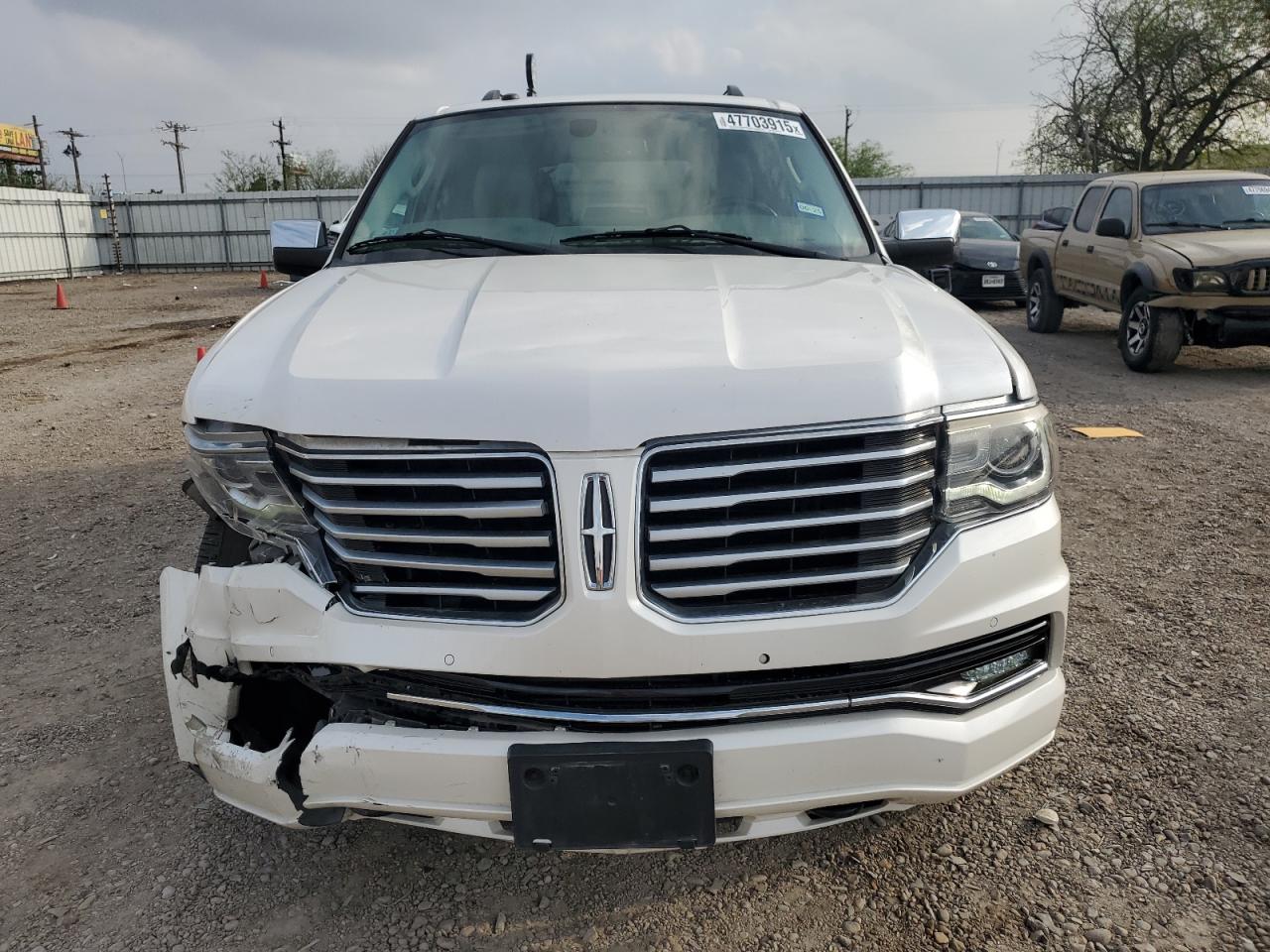 2017 Lincoln Navigator - Image 5