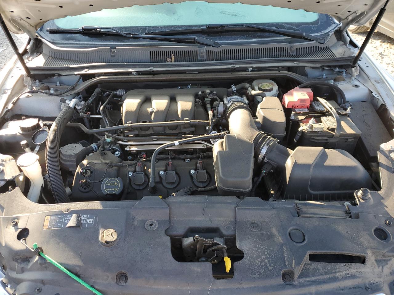 2015 Ford Taurus - Image 11
