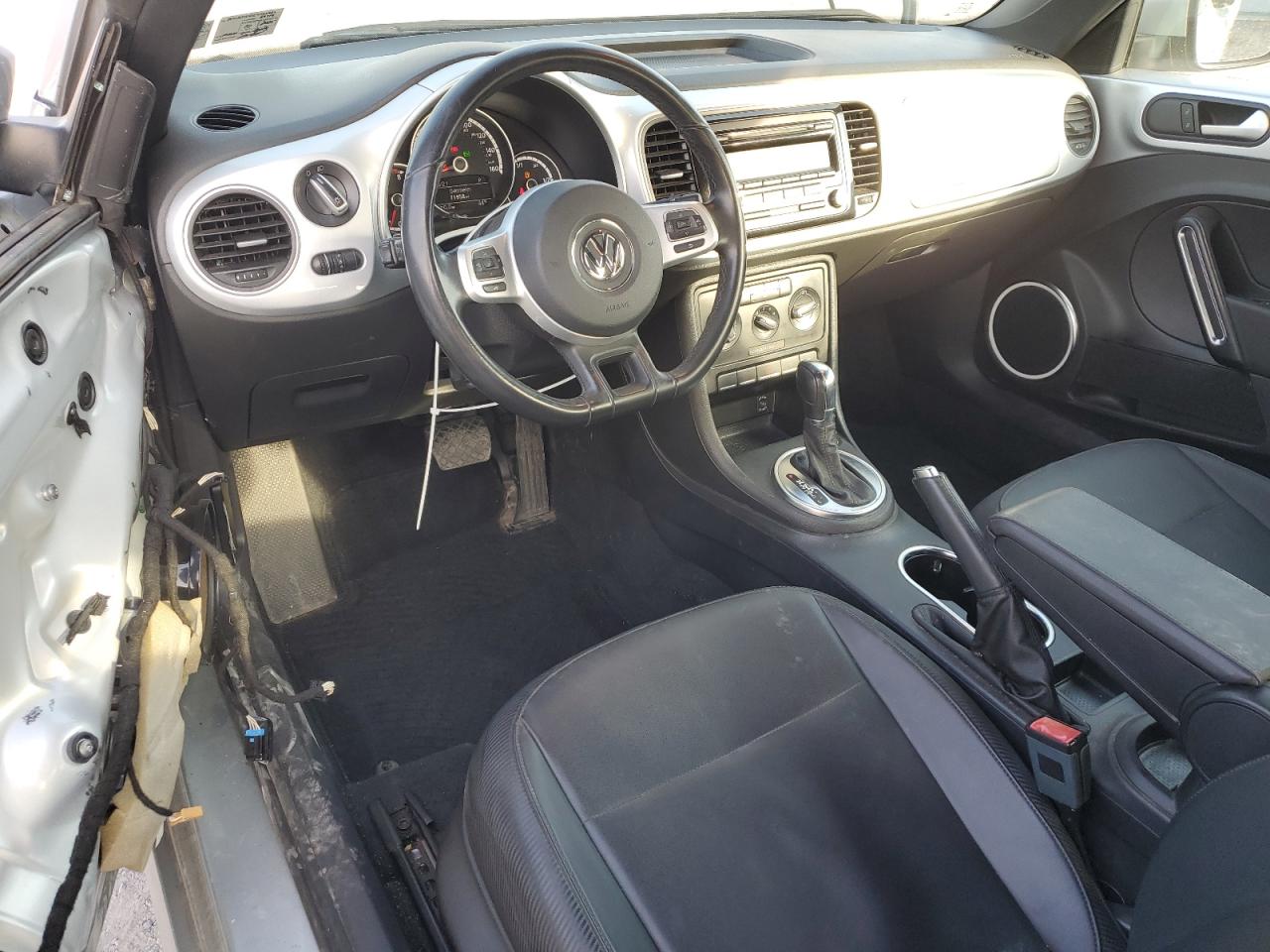 2014 Volkswagen Beetle - Image 8